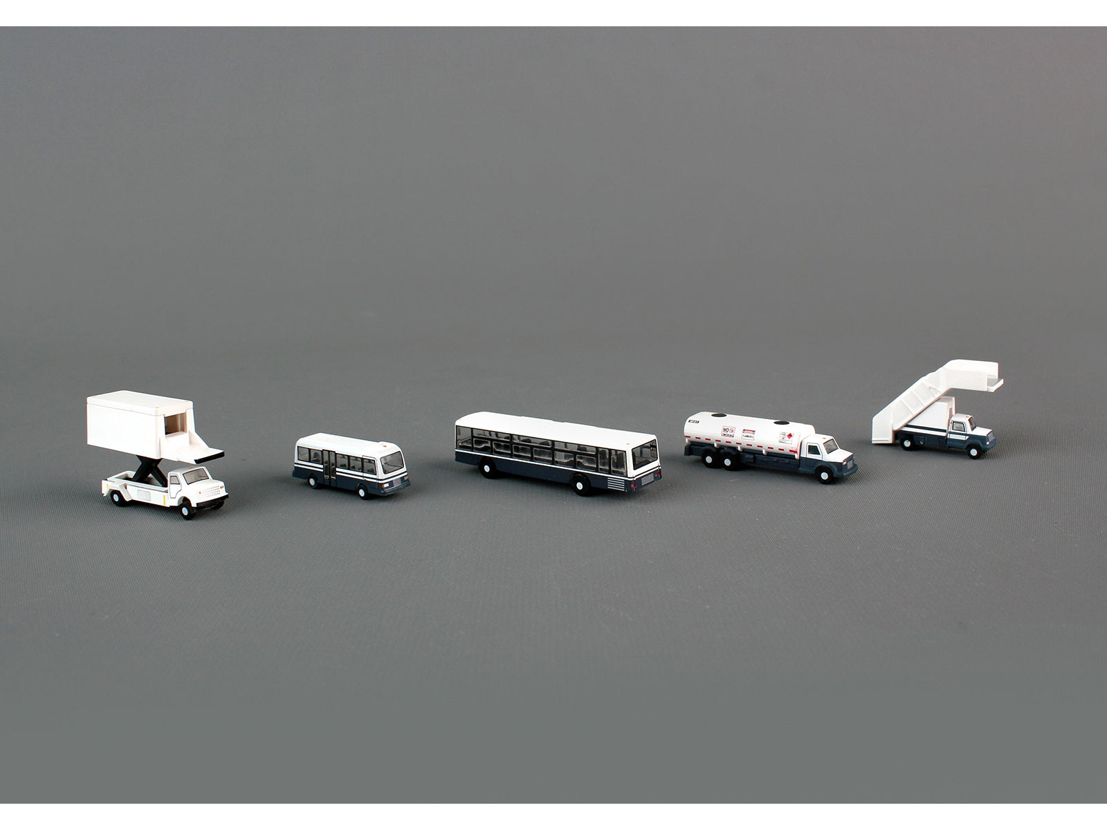 Airport Service Vehicles Set of 5 pieces "Gemini 200" Series Diecast Models by GeminiJets GeminiJets