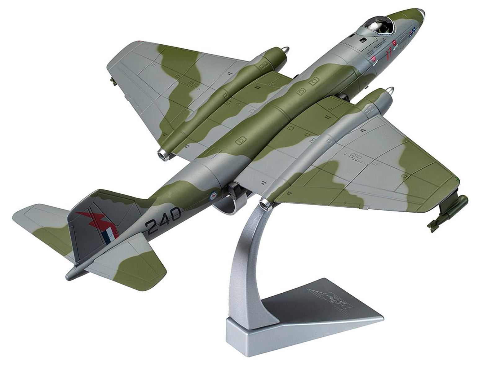 GAF Canberra Mk.20 Bomber Aircraft "A84-240 USAF 35th Tactical Fighter Wing Phan Rang Air Base Vietnam War" (1969) Royal Australian Air Force "The Aviation Archive" Series 1/72 Diecast Model by Corgi Corgi