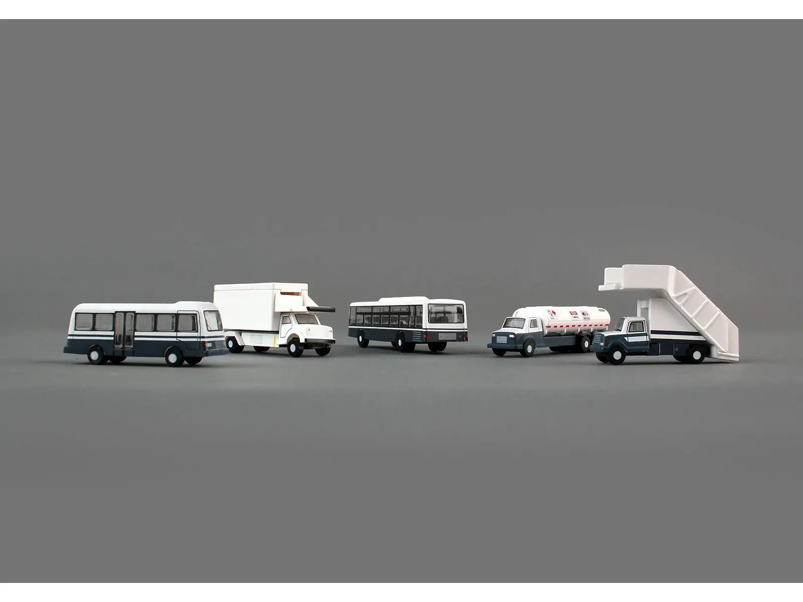 Airport Service Vehicles Set of 5 pieces "Gemini 200" Series Diecast Models by GeminiJets GeminiJets